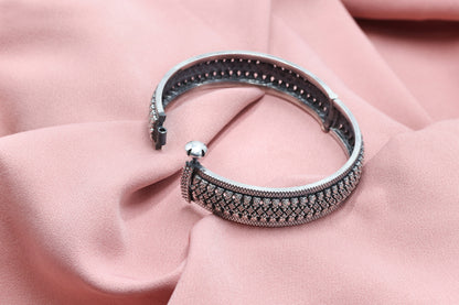 Noor Antique Openable Silver Kada