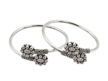 Shwet Pushpa Bangles