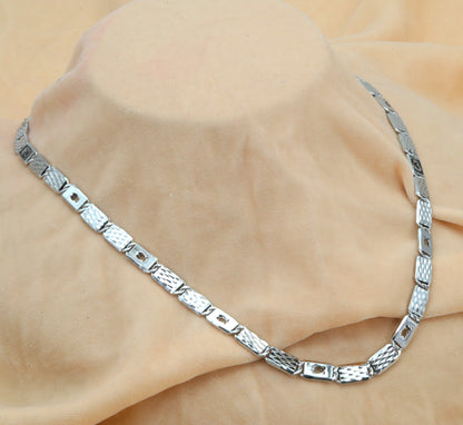 Linear Grid Silver Chain