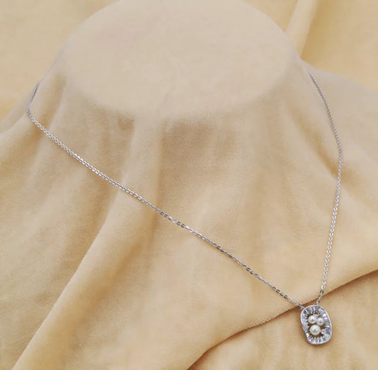 Classic Pearlescent Aura Chain Pendant