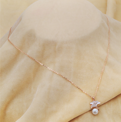 Lustrous Pearl Cluster Chain Pendant