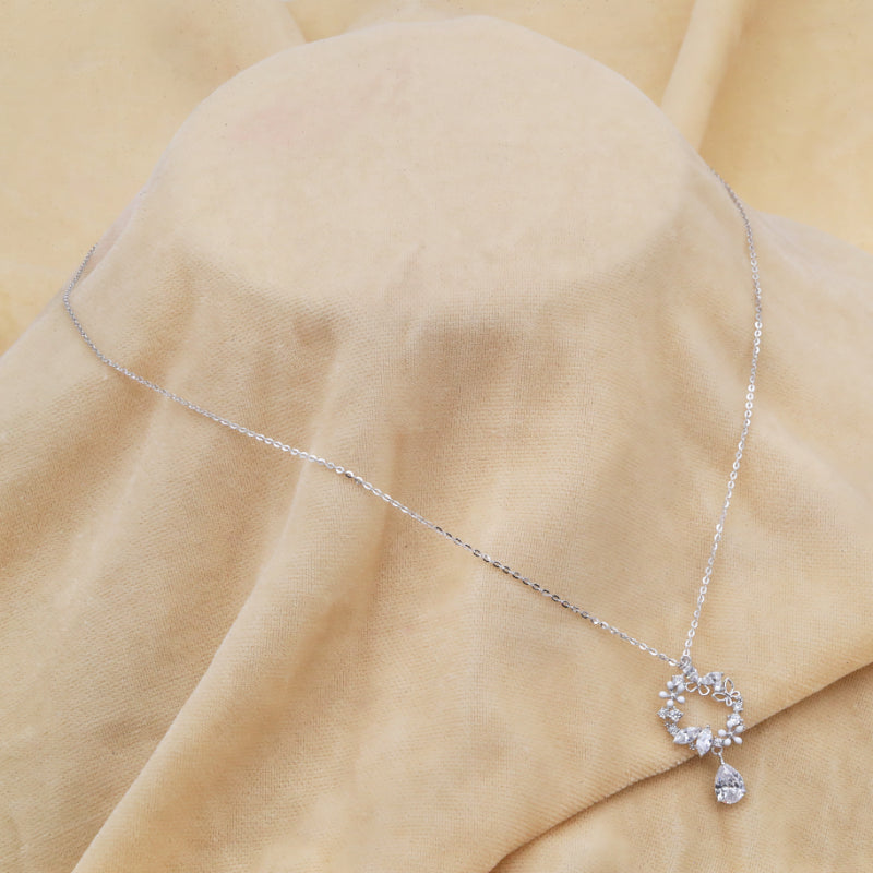 Ethereal Dewdrop Wreath Chain Pendant
