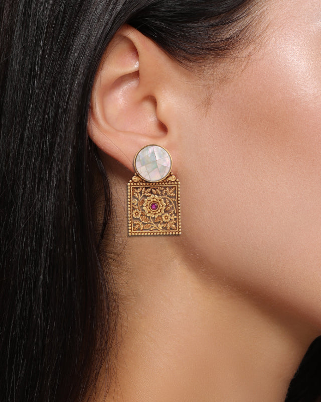 Jyoti Mandap Moti Karnaphool Earrings