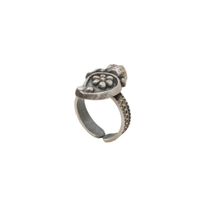 Sculpted Silver Crest Ring